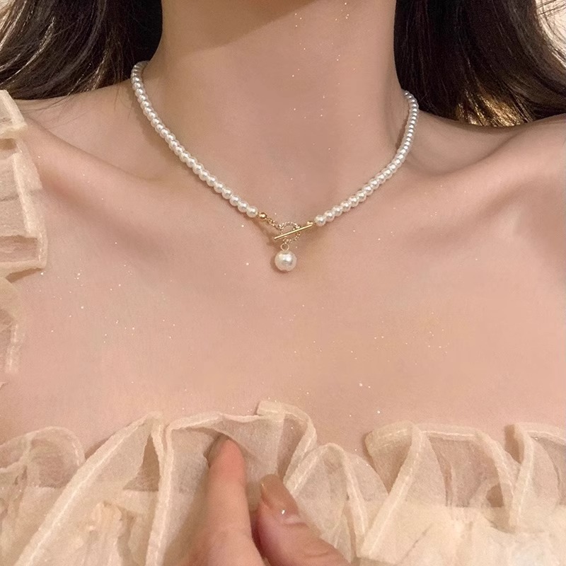 Exquisite Women's Clavicle Chain Necklace - Elegant Neck Chain for Chic Style