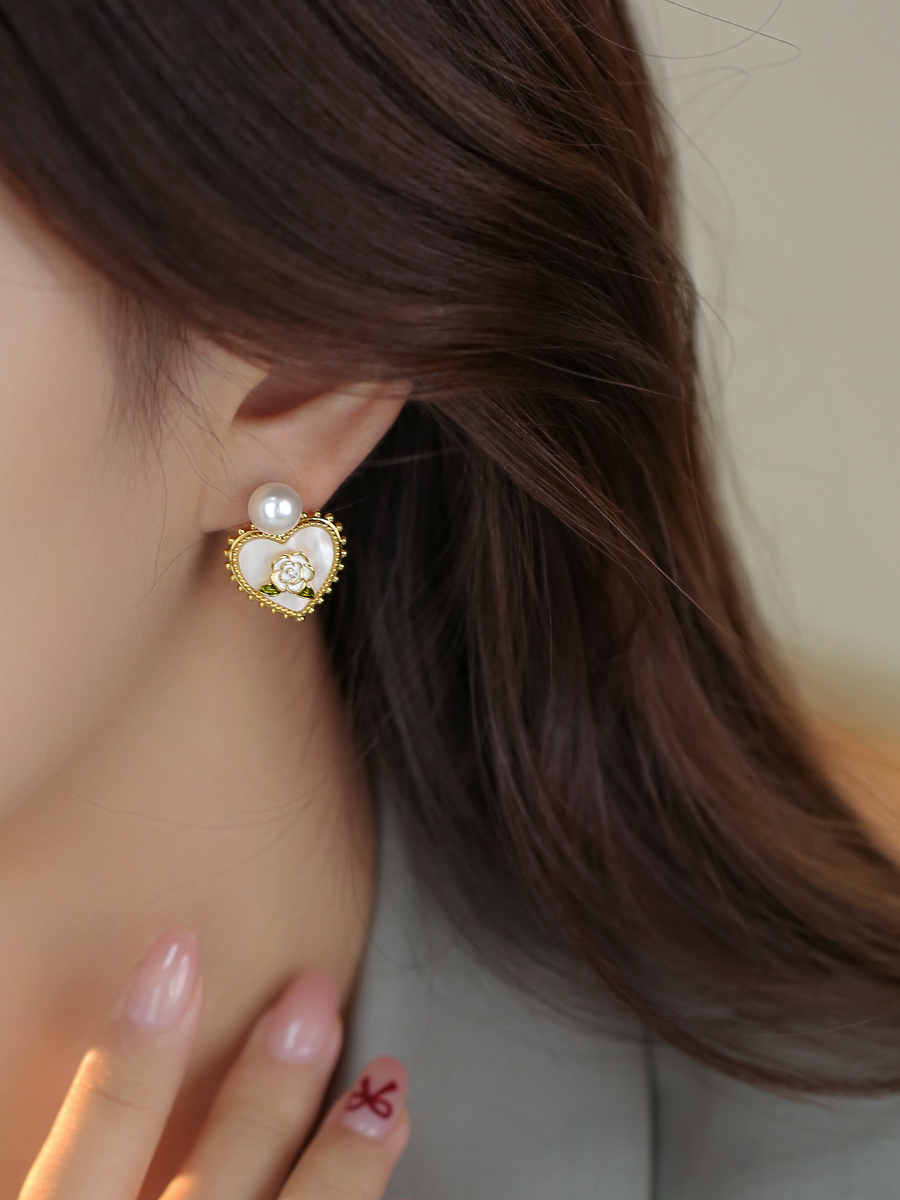 Fashionable Heart Earrings for Women, Sweet Camellia Pearl Studs, Niche Design, Trendy 2025 Style