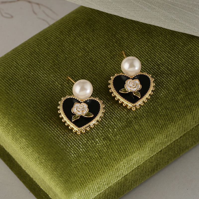 Fashionable Heart Earrings for Women, Sweet Camellia Pearl Studs, Niche Design, Trendy 2025 Style