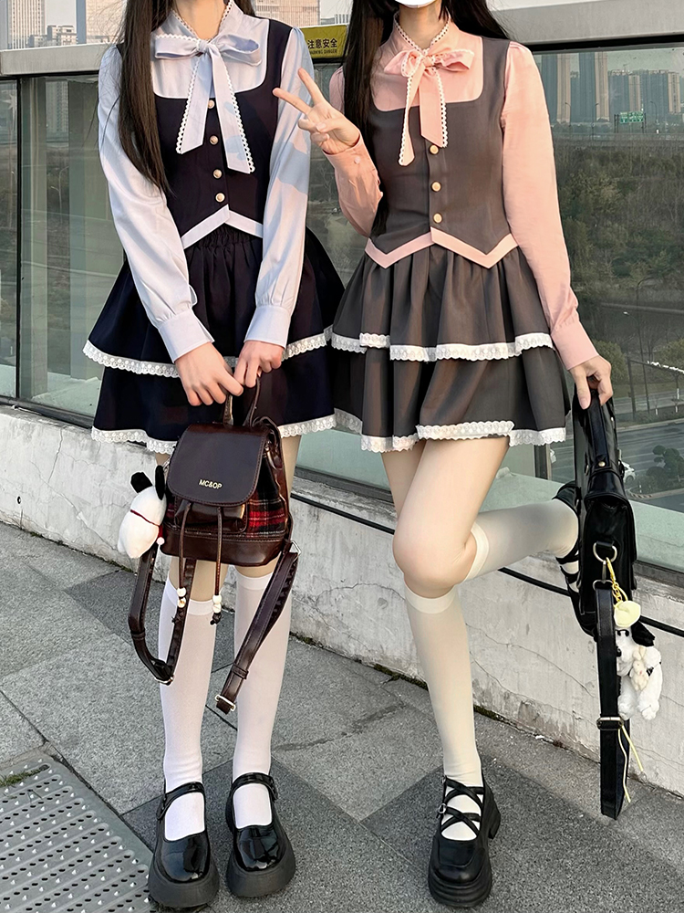 Fitted Pudding Bear JK College Style Sweet Spring Outfit, Faux Two-Piece Set with Top and Skirt, Cute Y2K Aesthetic