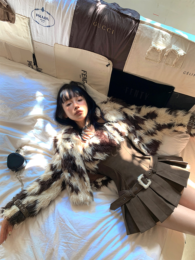 Flirty Heart Milk Cake Retro Faux Fur Coat and Waist-Defined Short Skirt Two-Piece Set for Women - Y2K Style Fashion