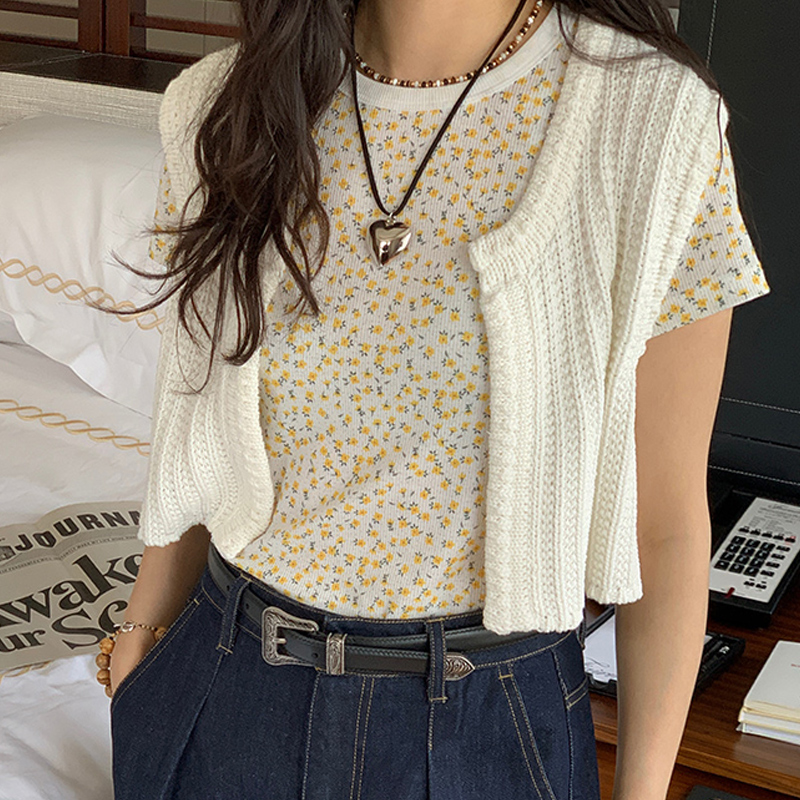 Floral Short Sleeve T-Shirt for Women - Slim Fit Round Neck Top - Sweet and Spicy Design - 2025 Summer Fashion Must-Have