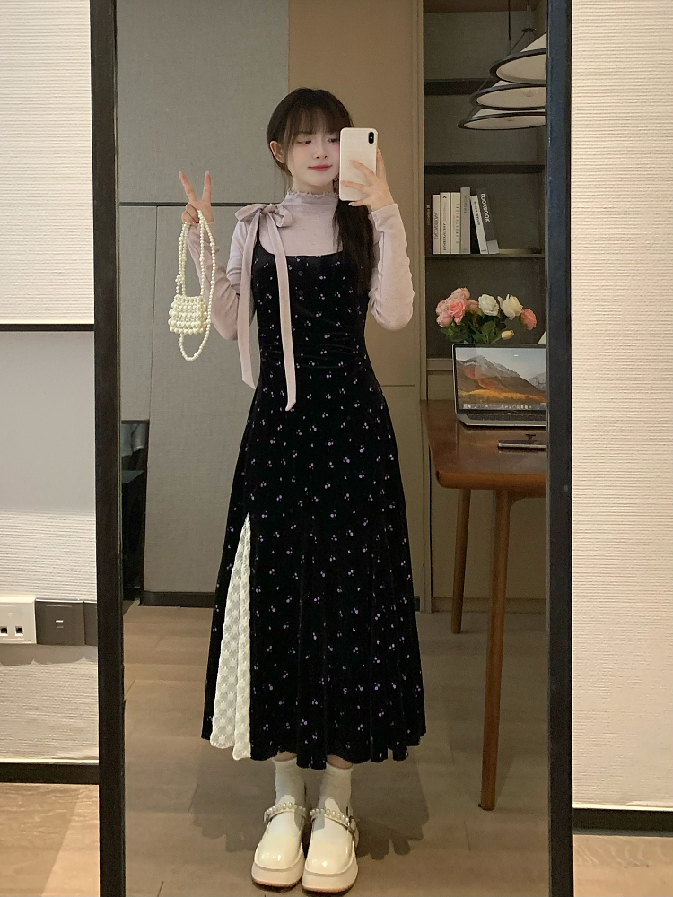 Floral Spaghetti Strap Velvet Dress - Slim Waist-Cinching Design for Early Spring, Sweet and Delicate Style, Perfect for Tea Breaks