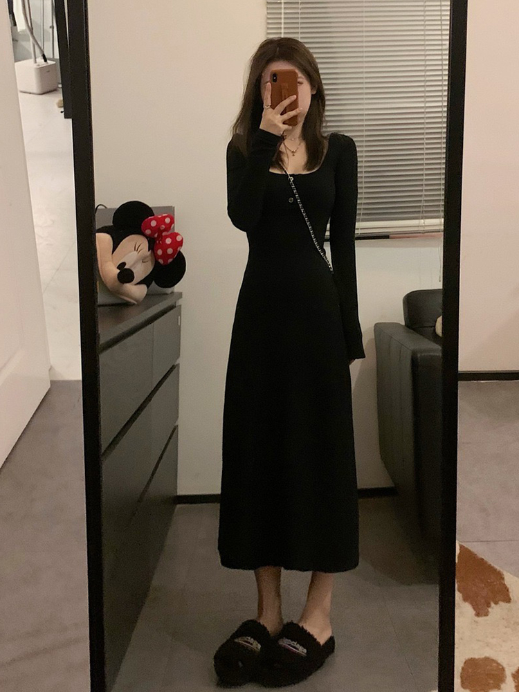 French Square-Neck Black Knitted Dress for Women, Slim Fit Long Sleeve, Flattering Base Dress for Early Spring 90s Style