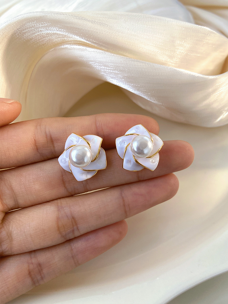 French-Style 925 Silver Needle Pearl Flower Earrings for Women - Niche High-End Light Luxury Floral Jewelry