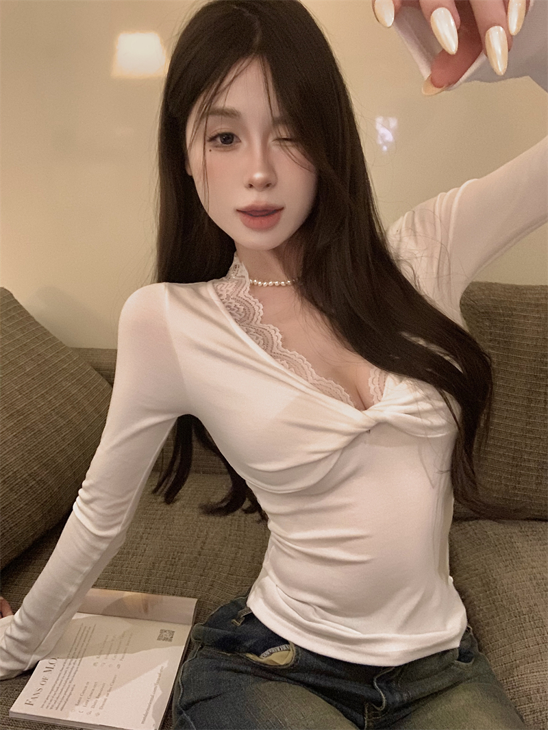 French-Style Sexy V-Neck Lace Trim Long Sleeve T-Shirt for Women - Slim Fit, Stylish, Versatile Top for Spring and Autumn