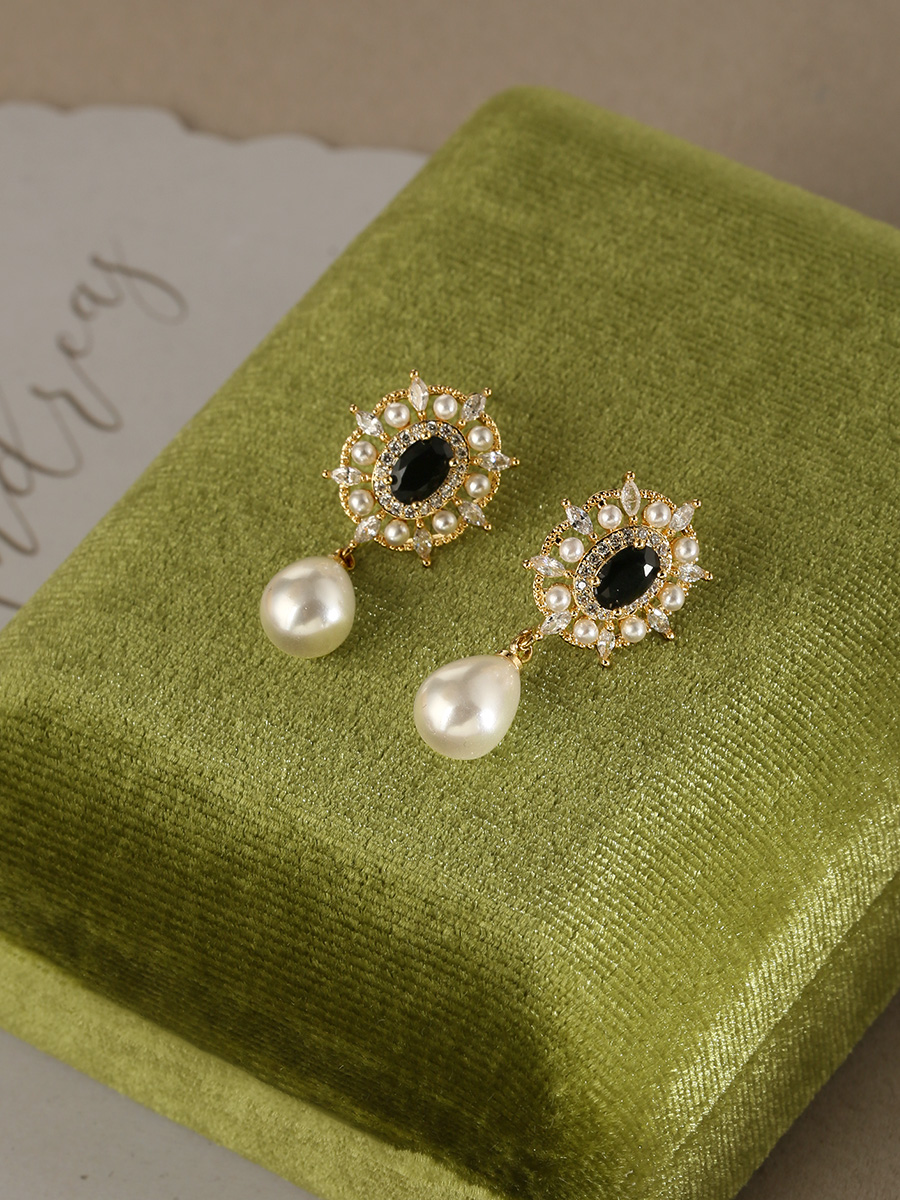 French Vintage High-End Water Drop Pearl Earrings in Hepburn Style - Elegant Niche Design for Women
