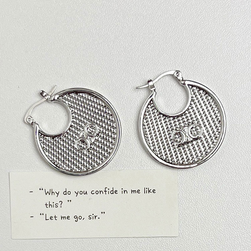 French Vintage Metal Round Letter Earrings - Minimalist High-End Women's Accessories for Autumn/Winter