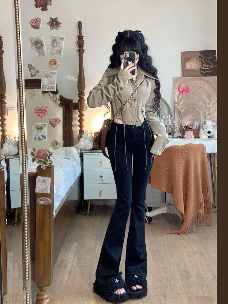 French Vintage Slim Fit Sexy Girl Shirt for Women - Stylish Niche Short Top for Spring, High-End Fashion
