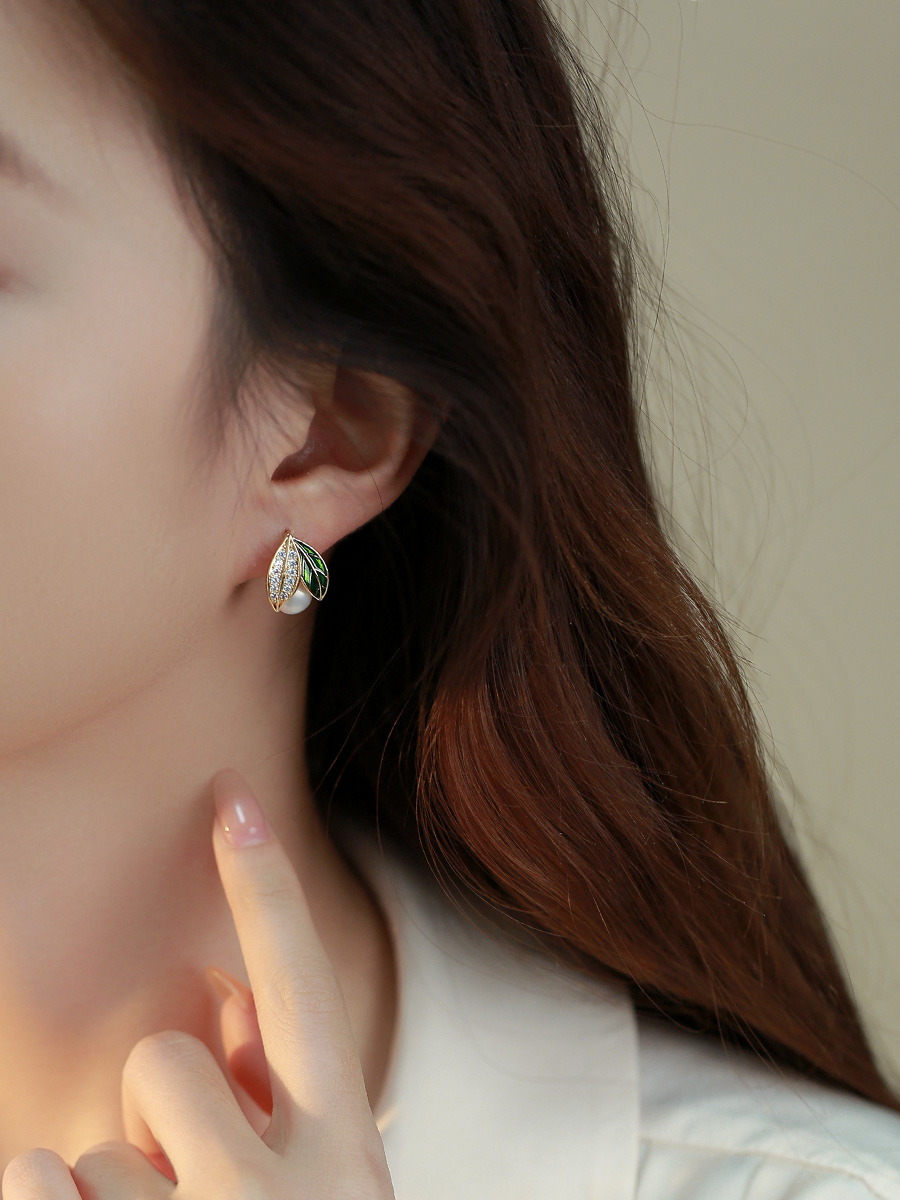 Freshwater Pearl Leaf Earrings for Women, Exquisite Light Luxury Design, Spring/Summer 2025, 925 Silver Pins, Trendy Contemporary Style