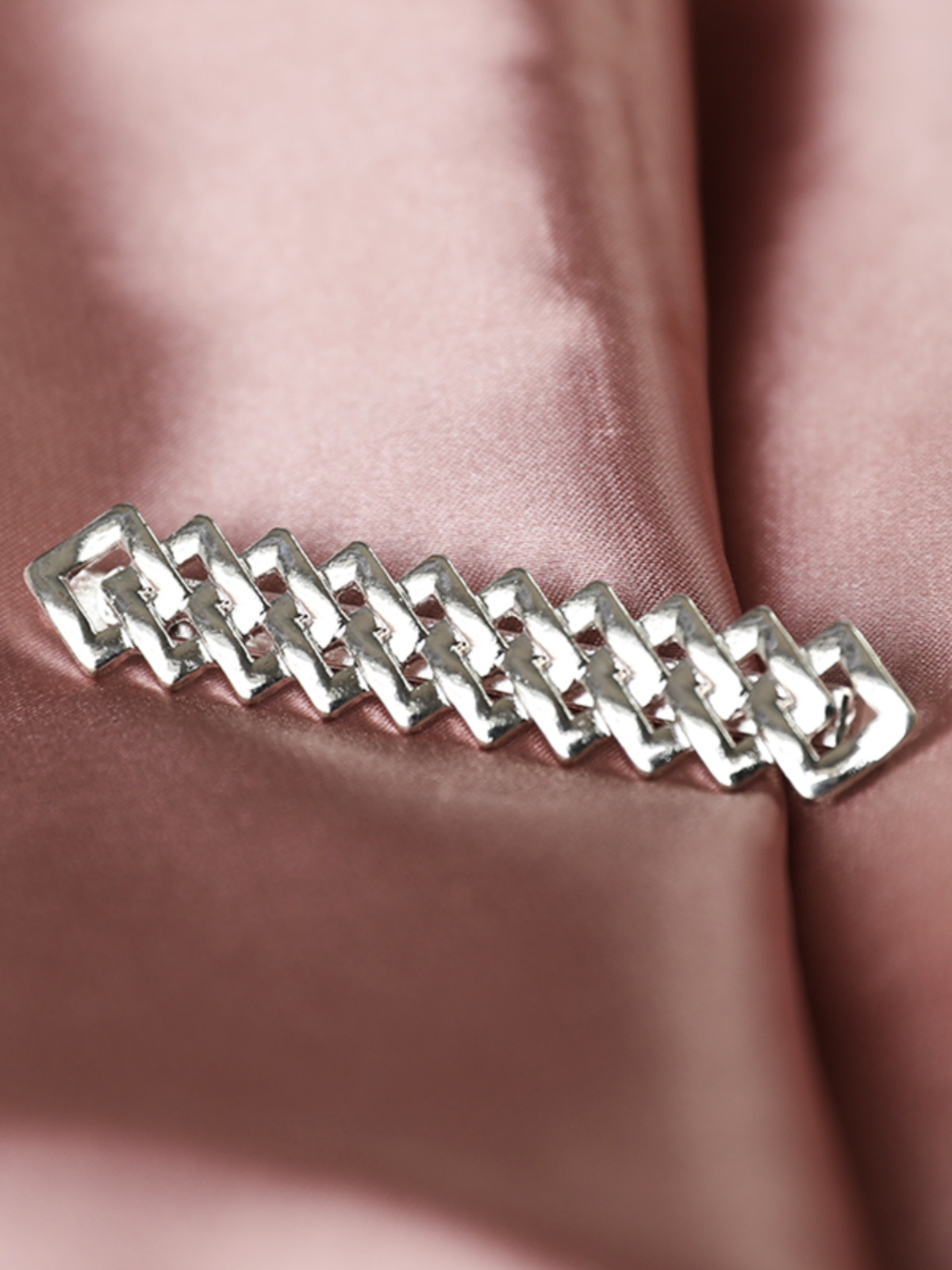 Geometric Hollow Silver-Plated Hair Clip for Women - Minimalist Versatile Fringe Hair Accessory