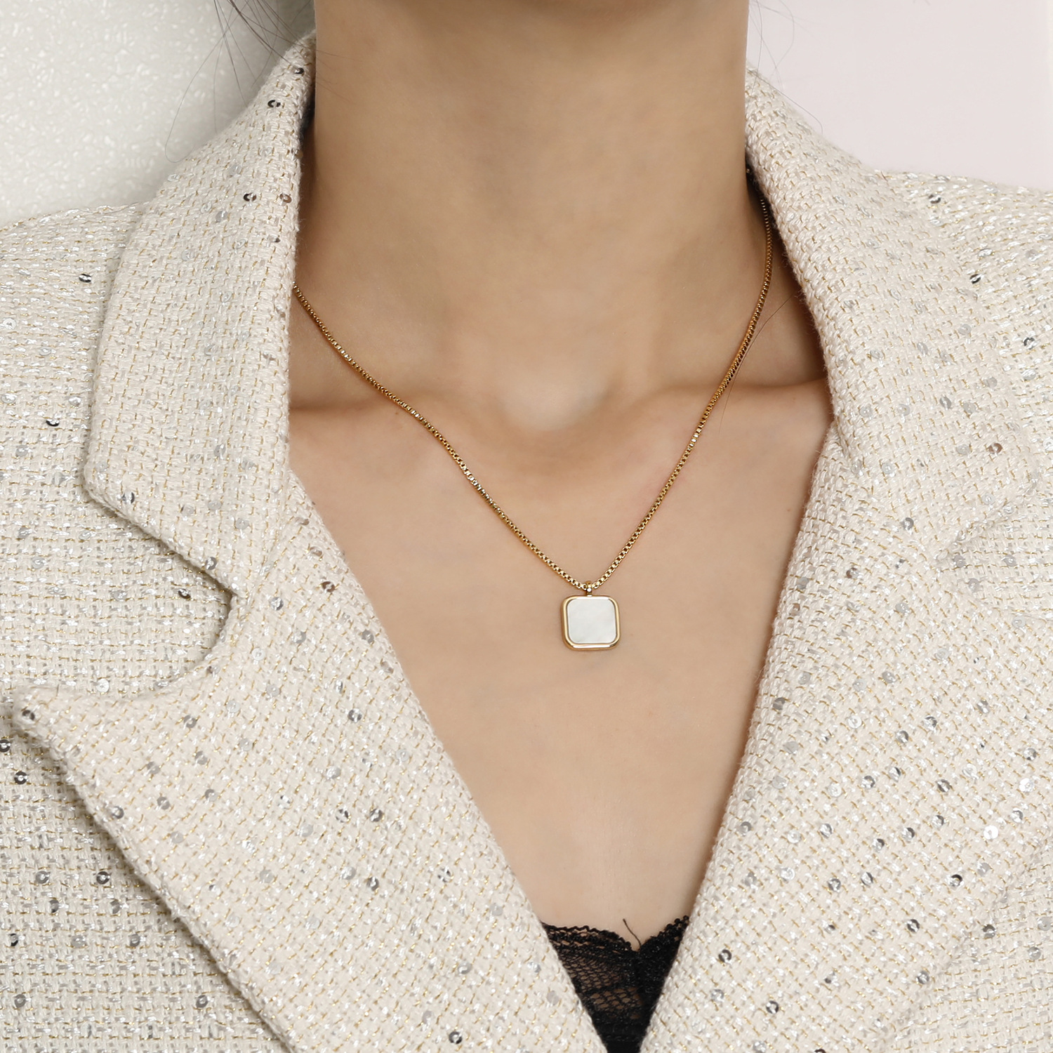 Geometric Square White Mother-of-Pearl Necklace for Women - Minimalist Versatile Choker Collarbone Chain, High-End Fashion Accessory
