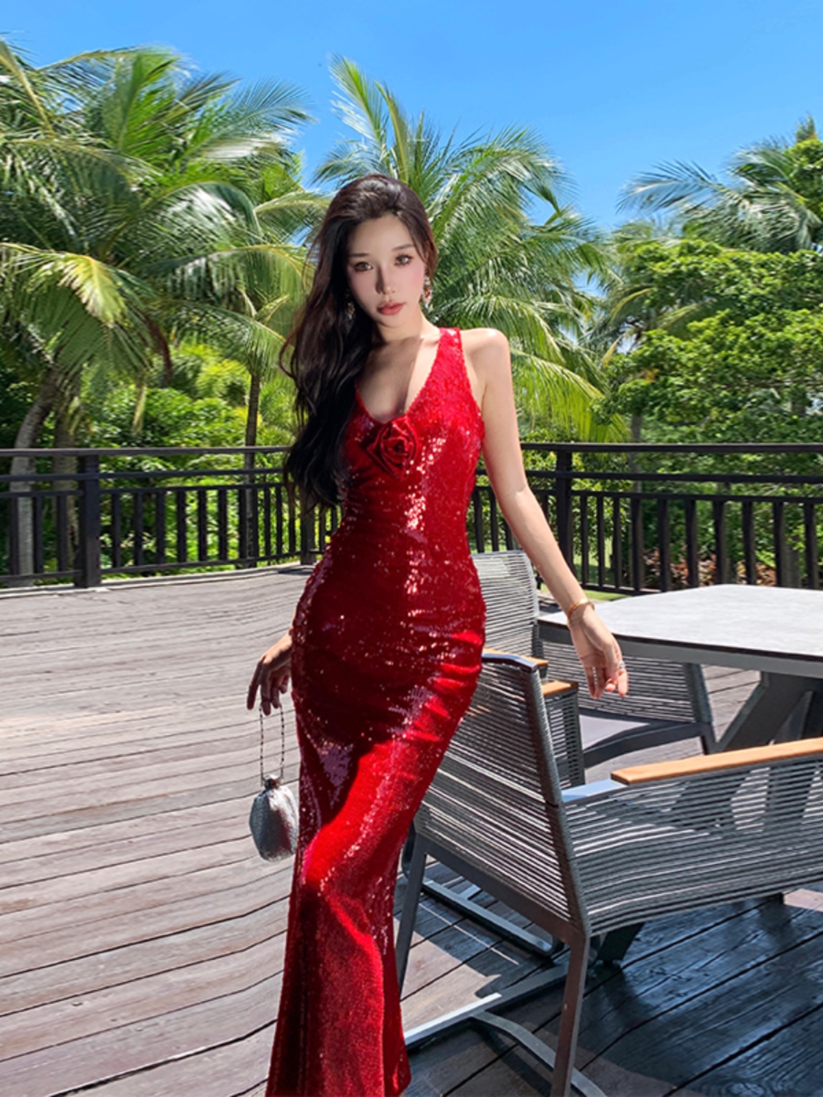Glamorous Backless Sequin Dress with Halter Neck, Bodycon Design â€“ Elegant High-End Red Cocktail Gown for Special Occasions