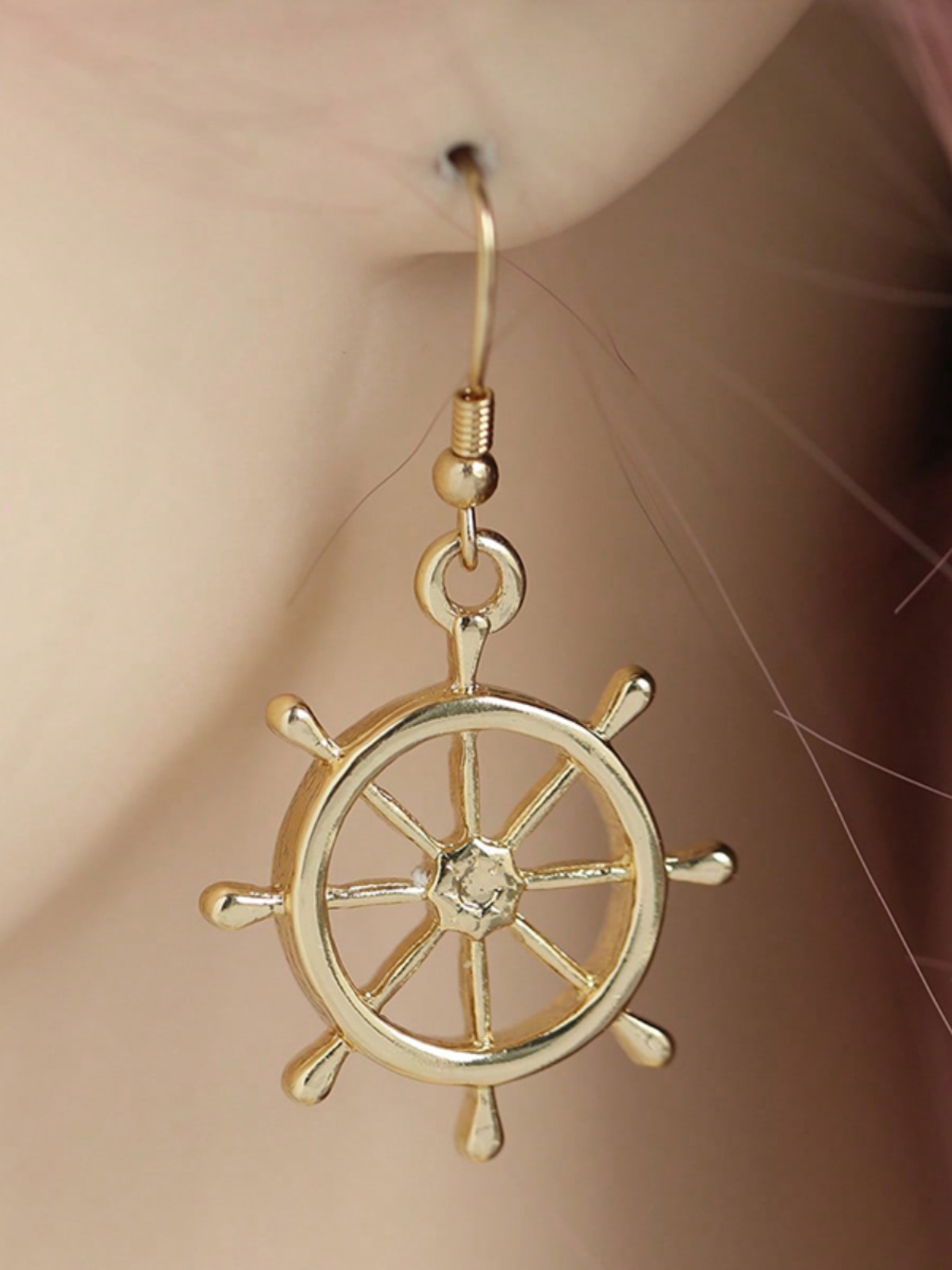 Gold Hollow Round Square Plate Earrings for Graduation, Birthday Gifts, Classmate Celebrations, Stylish Steering Wheel Design