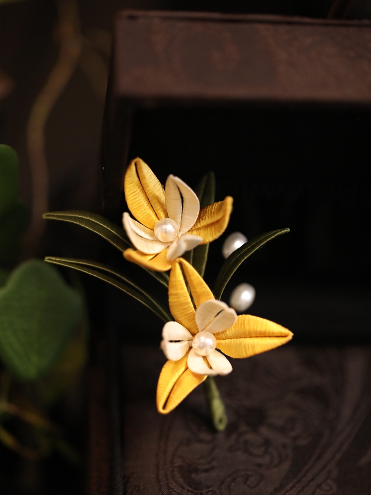 Handmade Floral Brooch for Qipao Suit Lapel - Exquisite Flower-Wrapped Design, Elegant Accessory for 90s and Y2K Fashion