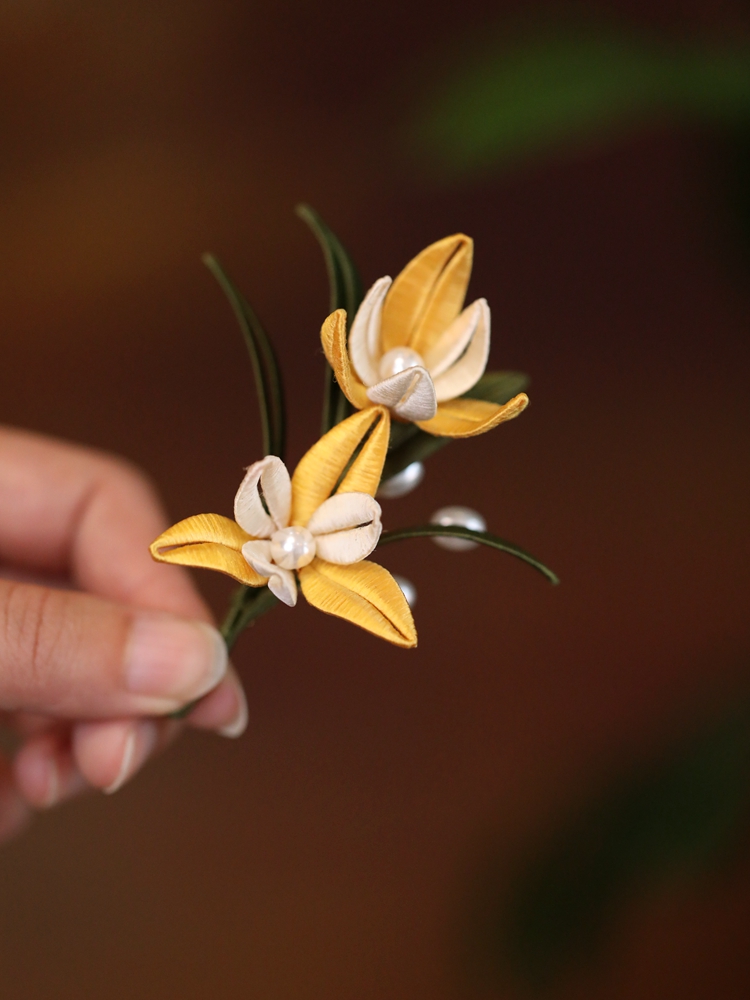 Handmade Floral Brooch for Qipao Suit Lapel - Exquisite Flower-Wrapped Design, Elegant Accessory for 90s and Y2K Fashion