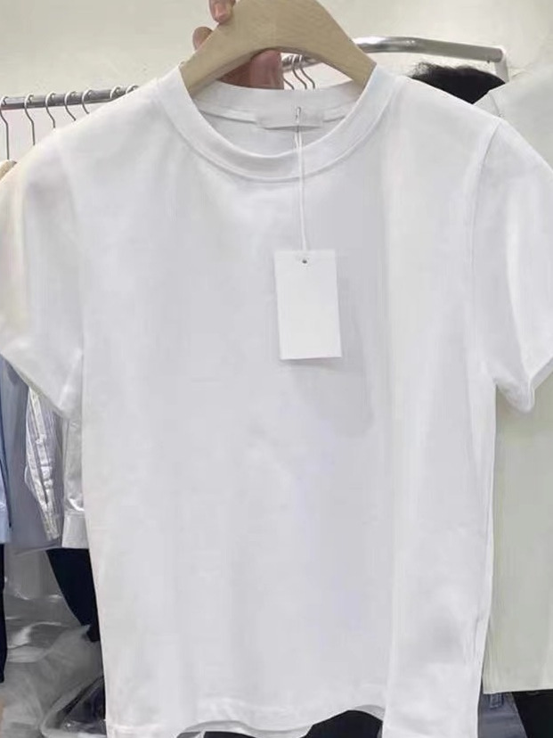 High-End European-Style Women's Summer Short Sleeve T-Shirt with Straight Shoulders - Age-Reducing Basic Tee