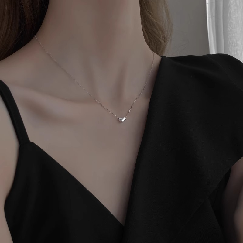High-End Heart Necklace Clavicle Chain - Elegant Neck Accessory Inspired by Parisian Design