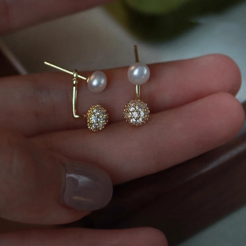 High-End Light Luxury Pearl Stud Earrings for Women - Elegant Designer Jewelry, Perfect for Special Occasions and Everyday Wear