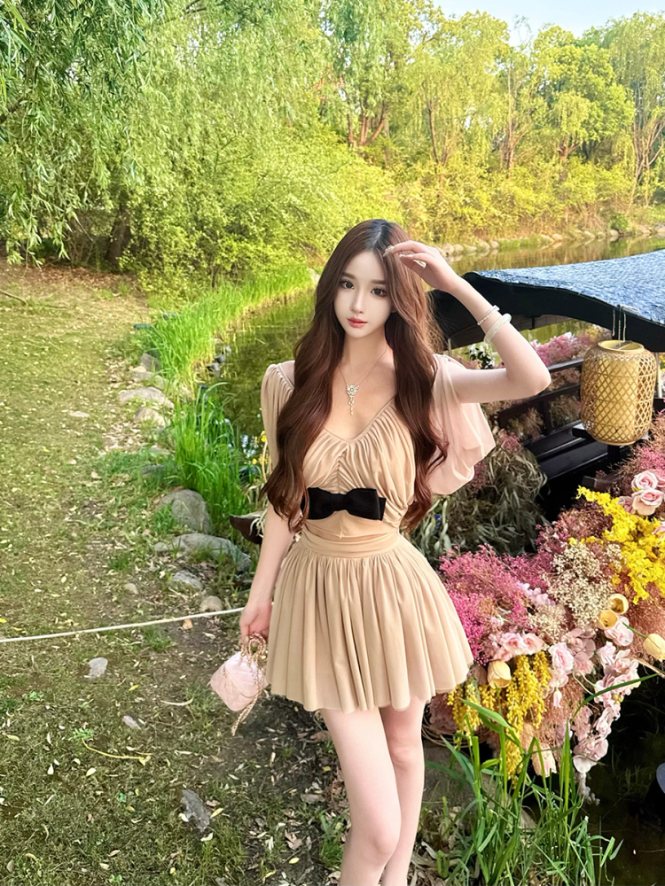 High-End Noblewoman Style Deep V Short Sleeve Top with Pleated Skirt - Women's Summer Fashion, Elegant Cocoa Dance Look