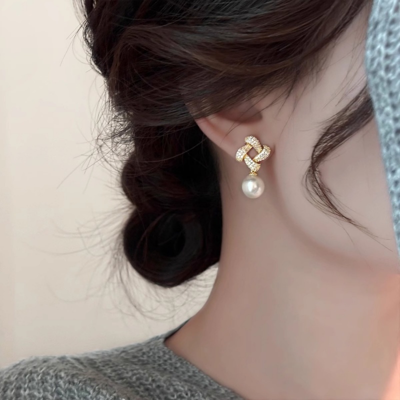 High-End Pearl Drop Stud Earrings - Elegant Designer Ear Accessories for Chic Style