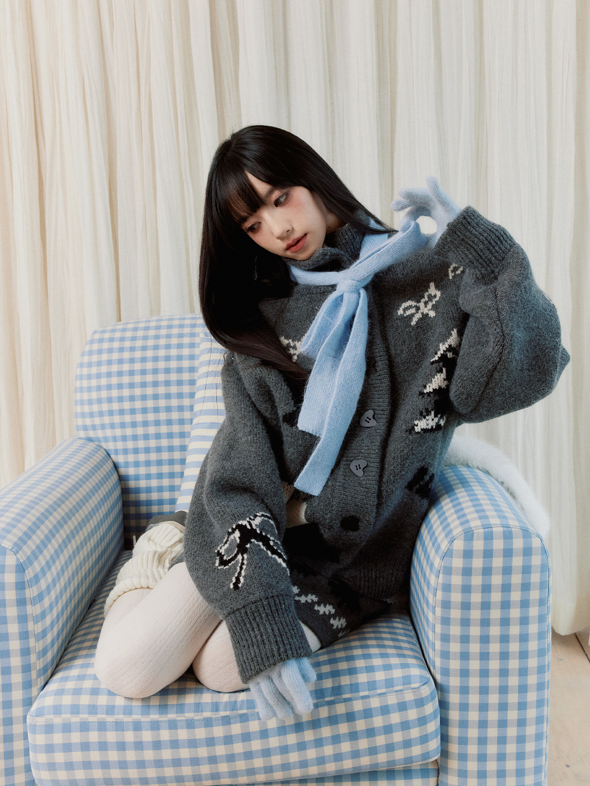 Hokkaido Winter Atmosphere Baby Blue Knitted Scarf and Gloves Set - Cozy Knit Accessories for Cold Weather Fashion
