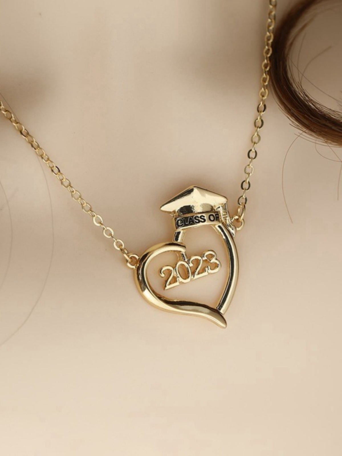Hollowed-Out Doctoral Cap Heart Necklace - Exquisite Clavicle Chain for Graduation Season, Trendy Classmate Gift, Student Souvenir