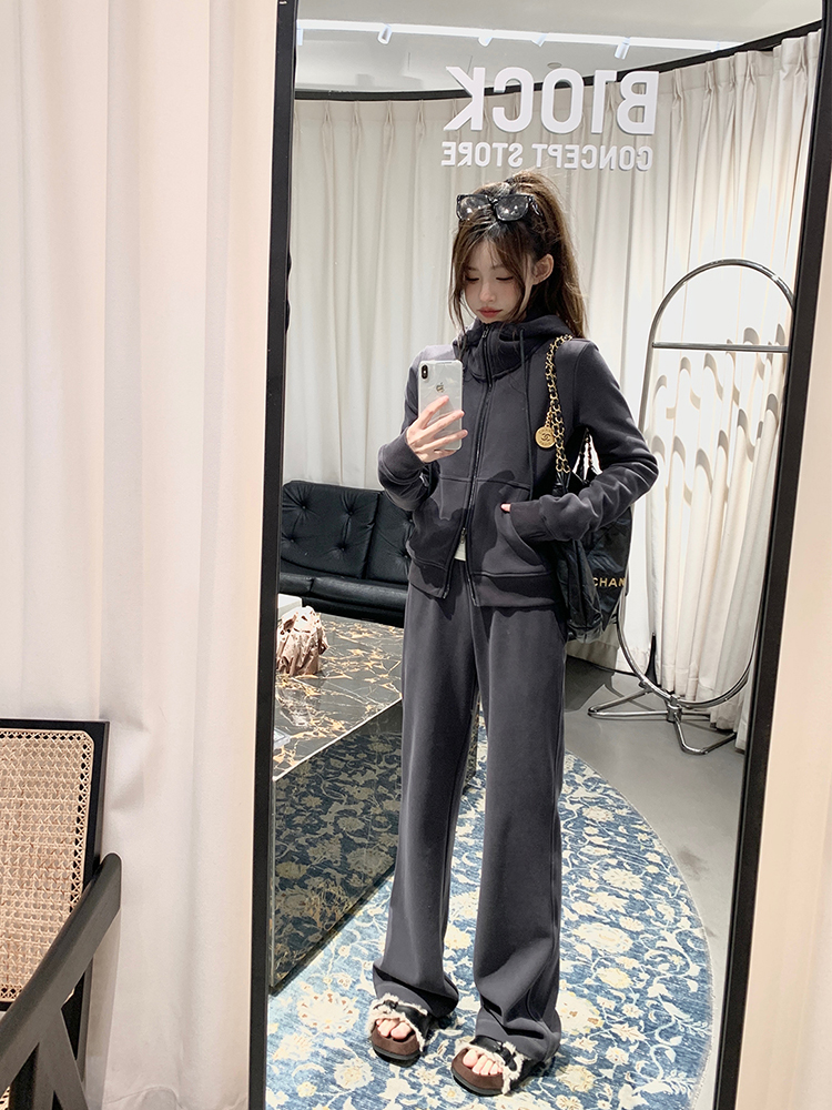 Hooded Gray Casual Sports Suit for Women - Two-Piece Set for Autumn and Winter, Comfy Sweatshirt and Pants Ensemble