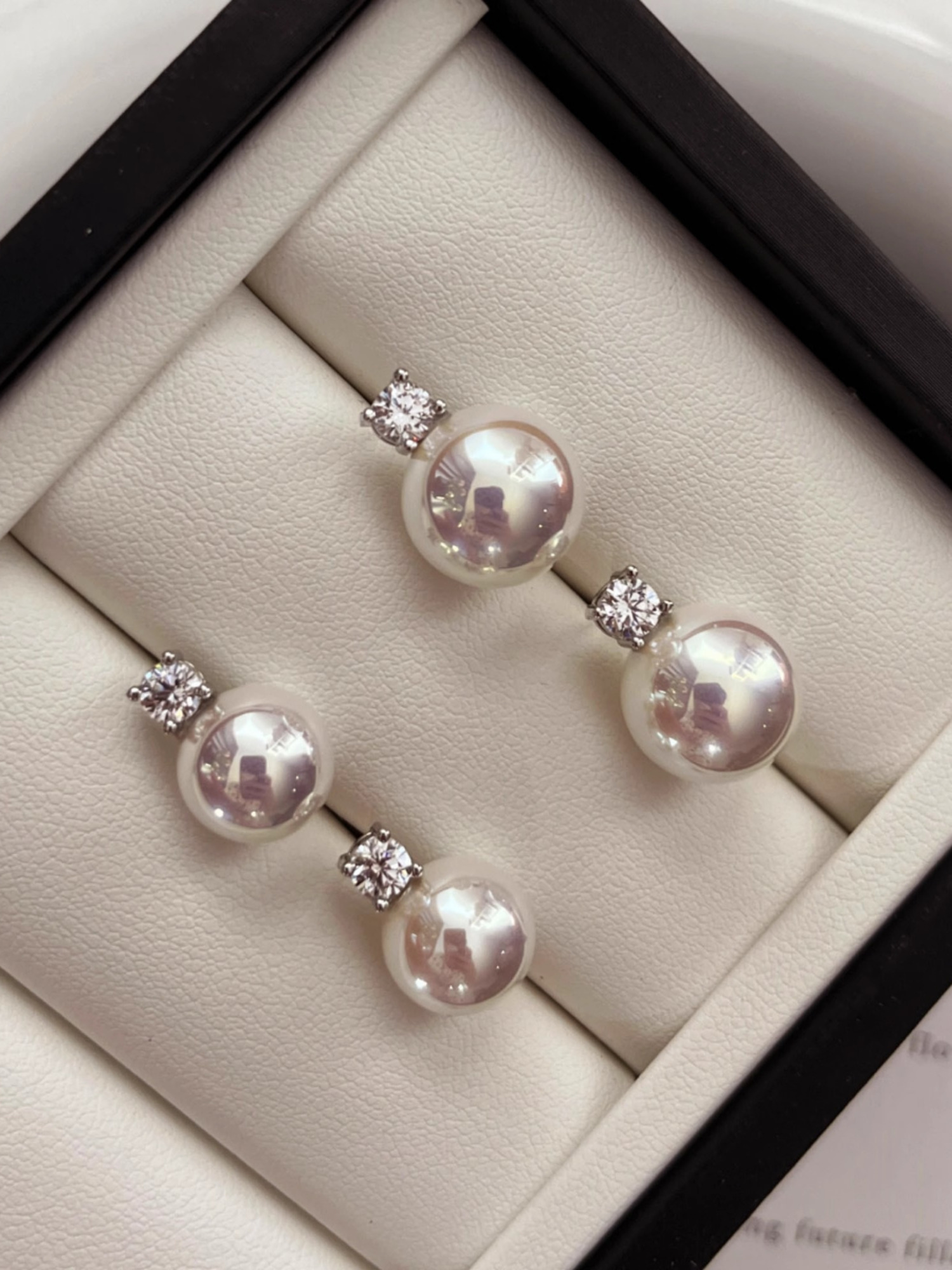 Iridescent Princess Earrings with Mirror Surface and Artificial Pearls - Elegant Seawater Inspired Design