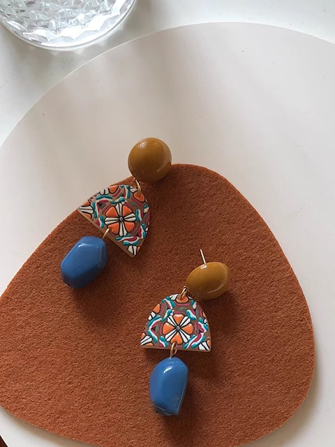 Japanese-Style Retro Long Earrings in Yellow and Blue - Versatile Resin Design for Y2K and 90s Fashion Lovers