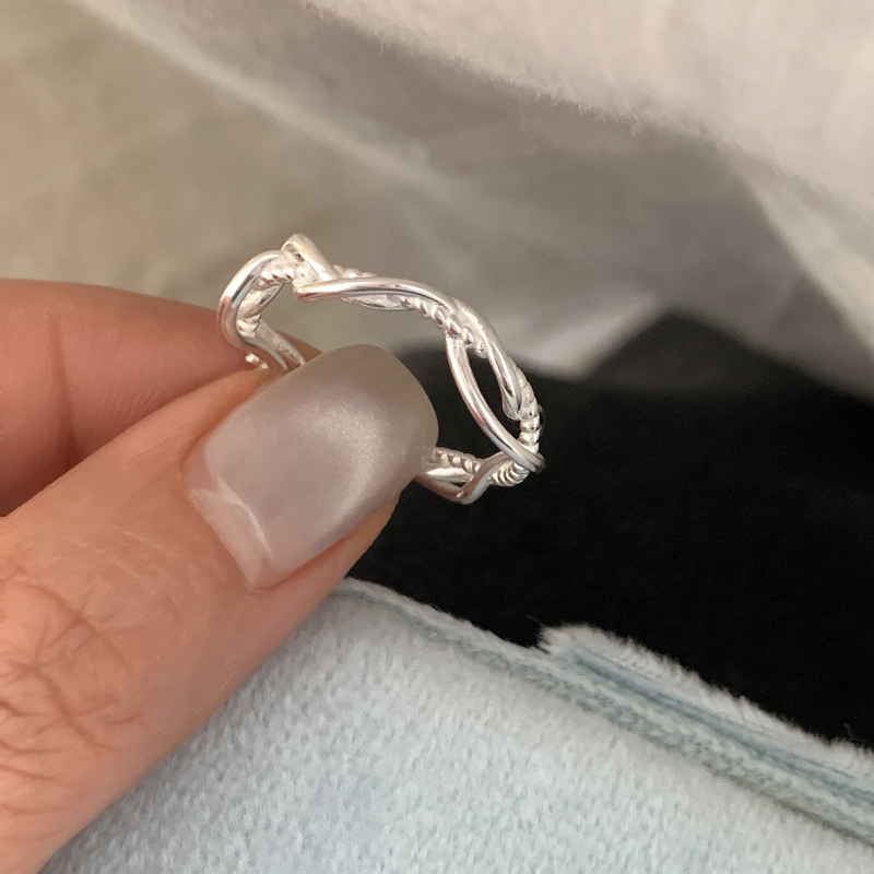 Korean Style Intricate Intertwined Ring for Women - 2025 High-End Light Luxury Versatile Finger Ring