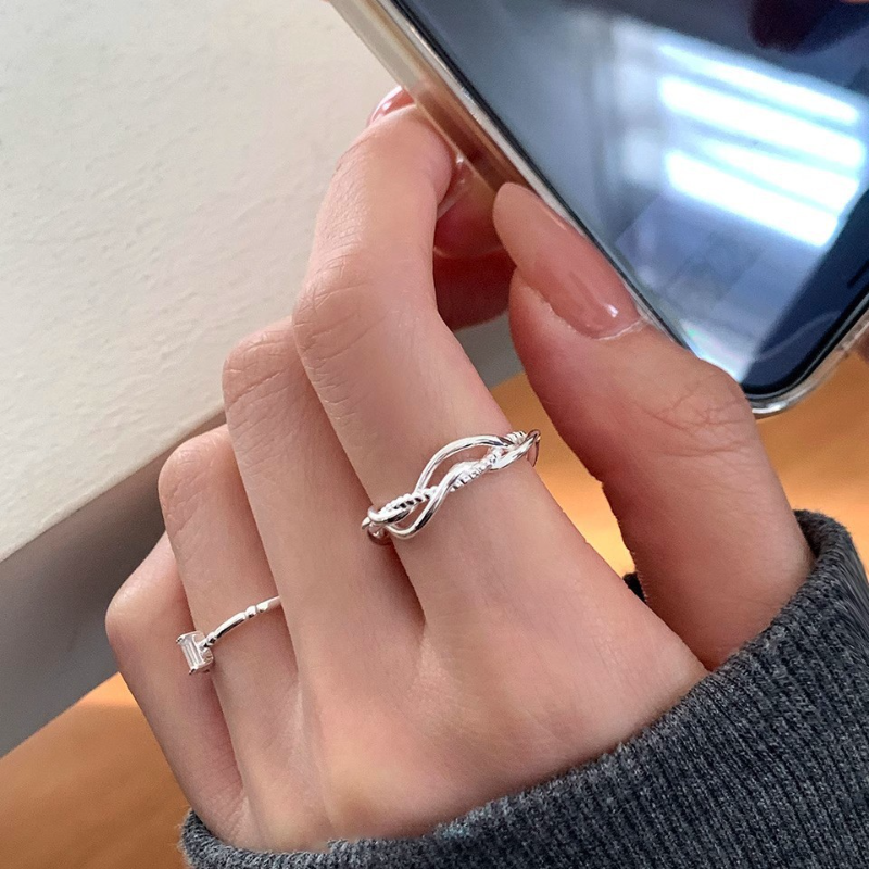Korean Style Intricate Intertwined Ring for Women - 2025 High-End Light Luxury Versatile Finger Ring