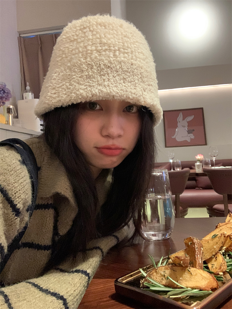 Korean-Style Minimalist Fluffy Texture Fisherman's Hat for Women â€“ Casual and Versatile Bucket Hat Trend for Autumn and Winter