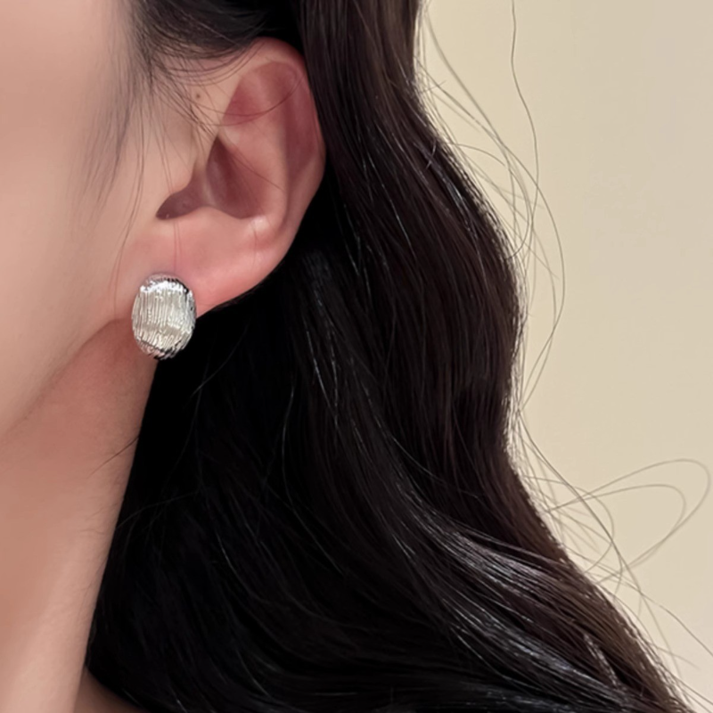 Korean-Style Minimalist Metallic Texture High-End Earrings for Women - Trendy Short Earrings with Sophisticated Vibe