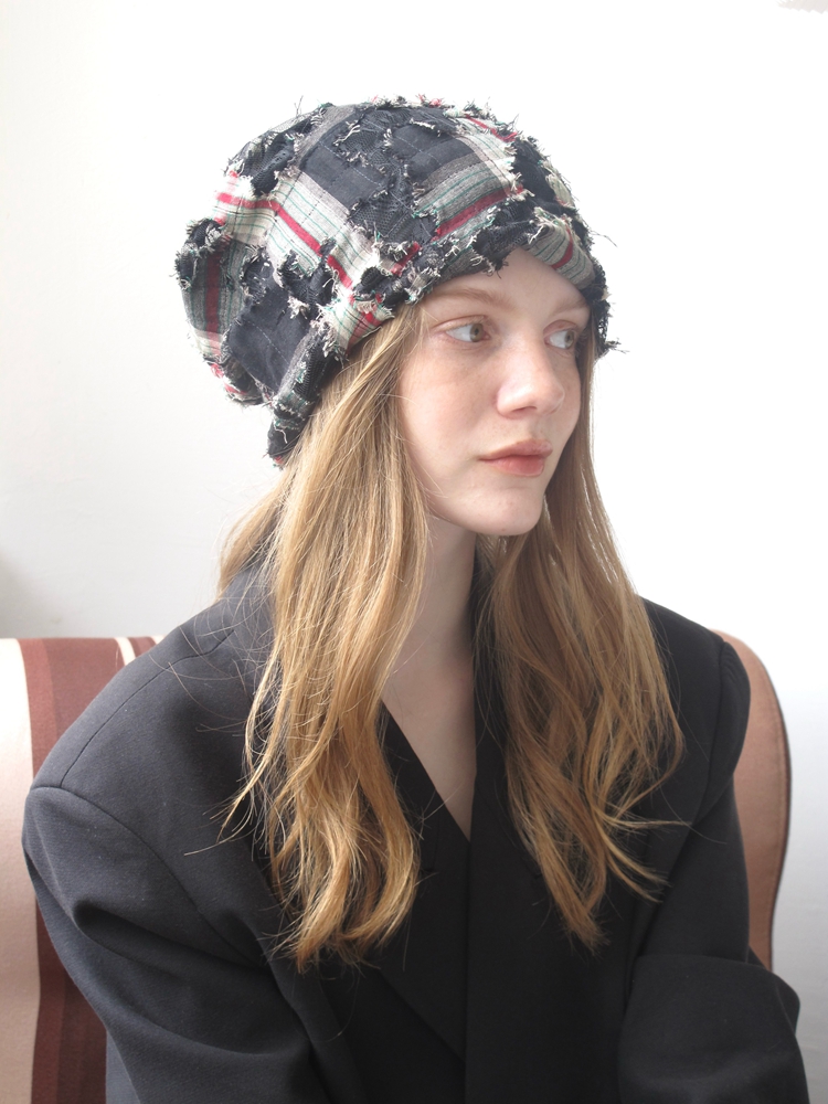 Korean-Style Vintage Distressed Bucket Hat with Holes - Retro Everyday Fashion for a Smaller Face - Cool Lazy Style Accessory