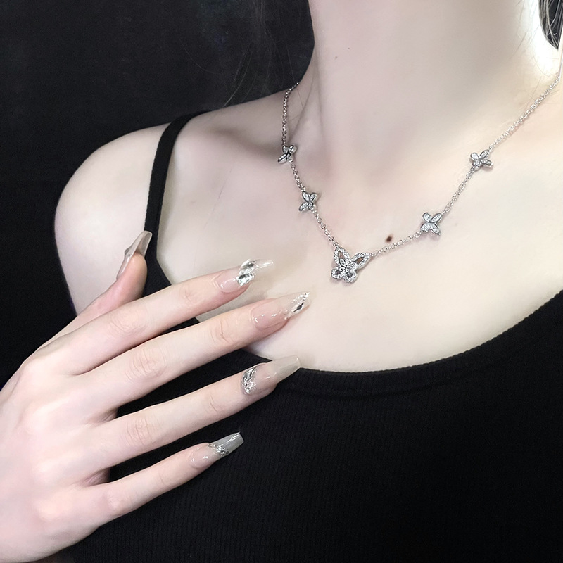 Light Luxury Butterfly Pendant Necklace for Women, High-End Clavicle Chain, 2025 Trendy Neck Chain, Elegant Accessories
