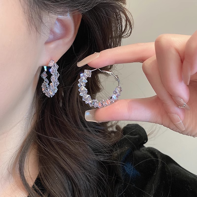 Light Luxury Exquisite Ear Hoops - Niche Design High-End Women's Jewelry, Chic Parisian Style, Elegant Fashion Accessories