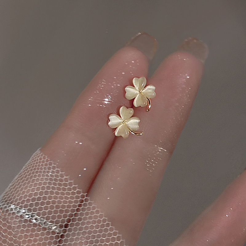 Light Luxury Four-Leaf Clover Earrings for Women - High-End Jewelry Trend, Elegant Accessories for Chic Style