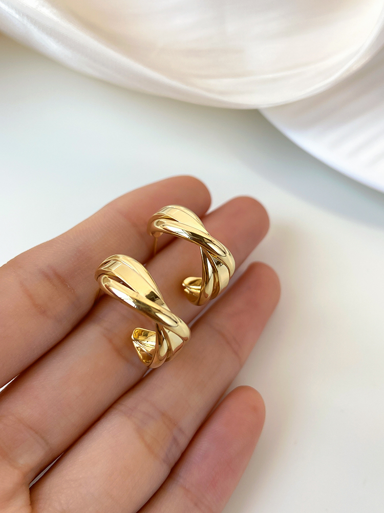 Light Luxury Irregular Cross Earrings for Women, Vintage Wrapped C-Shaped Minimalist Elegant Ear Accessories