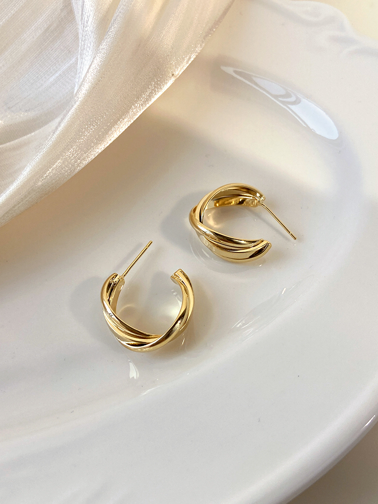 Light Luxury Irregular Cross Earrings for Women, Vintage Wrapped C-Shaped Minimalist Elegant Ear Accessories