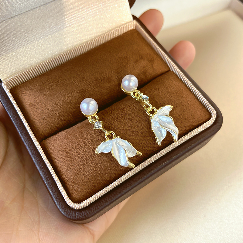 Light Luxury Mermaid Tail Pendant Earrings with Pearl Tassel for Women - Unique High-End Style, Elegant Fashion Accessory
