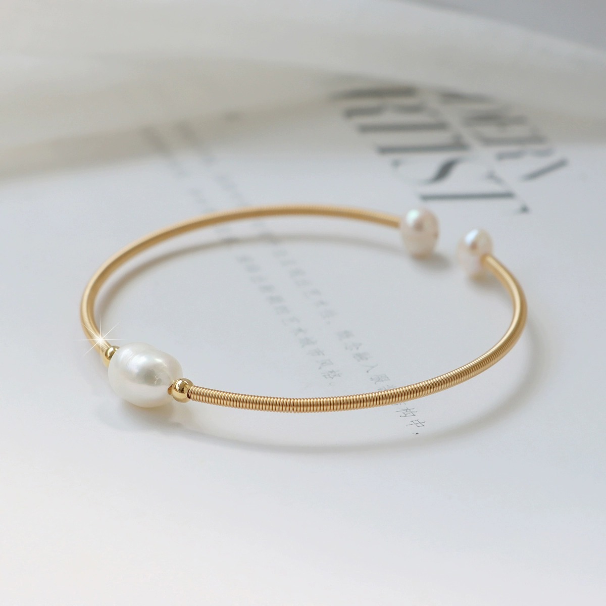 Light Luxury Pearl Bracelet - Chic Niche Fashion Accessory for Elegant Styles
