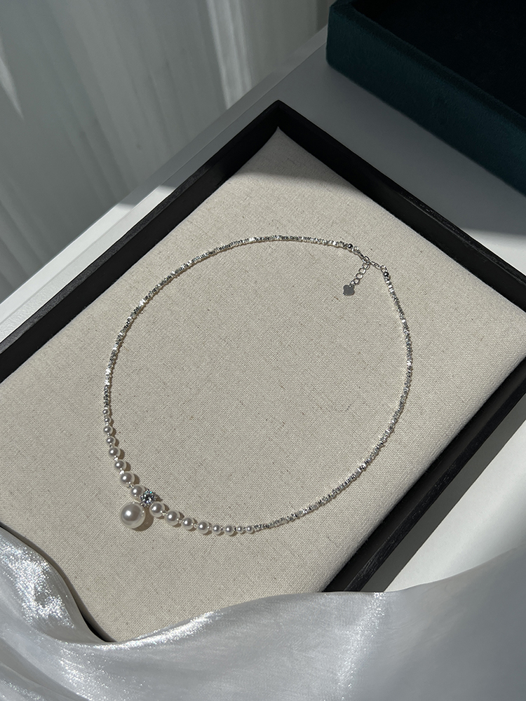 Light Luxury Pearl Gradient Necklace for Women, Niche Design, Elegant Jewelry, Trendy Accessory, Perfect for Special Occasions