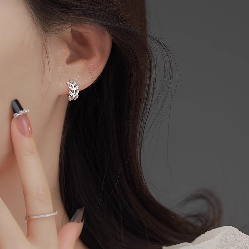 Luxury Leaf Drop Earrings for Women - Exquisite Hoop Design, Elegant Fashion Jewelry, Chic Statement Accessory