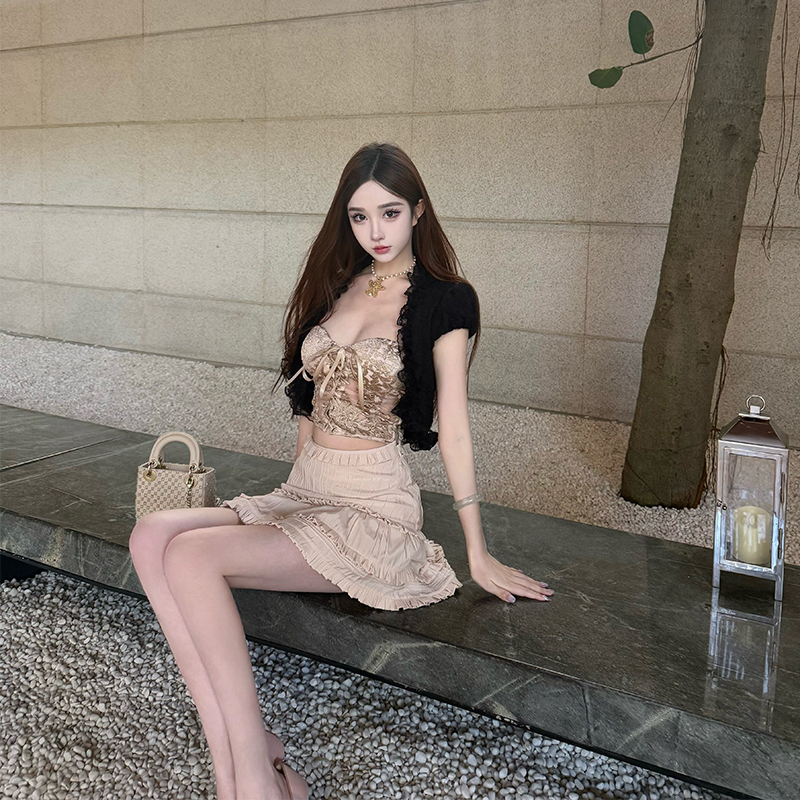 Medieval European Lace Trim Camisole and Skirt Set â€“ Elegant Vintage-Inspired Look for a Chic High-End Feel