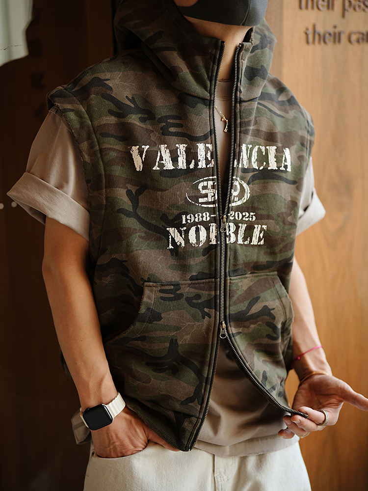 Men's American Retro Camouflage Hooded Vest - Distressed Sports Tank Top for Autumn Winter Trendy Style
