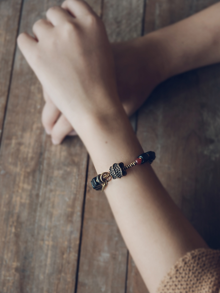 Men's Retro Ebony Bead Circle Bracelet - Trendy Niche Design for Couples, Unique Fashion Accessory