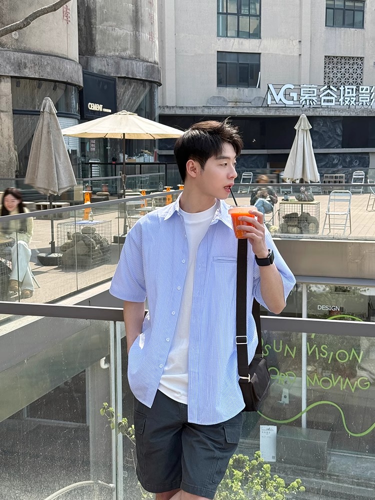 Men's Short-Sleeve Casual Shirt - Trendy Summer Jacket in Loose Fit, Stylish Hong Kong Design for Effortless Fashion
