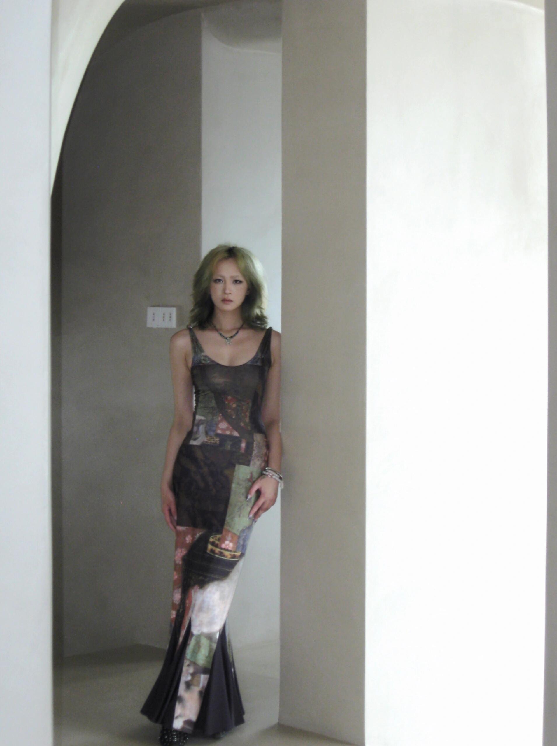 Mid-Length Chinese Style Oil Painting Dress with Waist-Cinching Design for a Slimming Effect - Elegant Fashion Statement