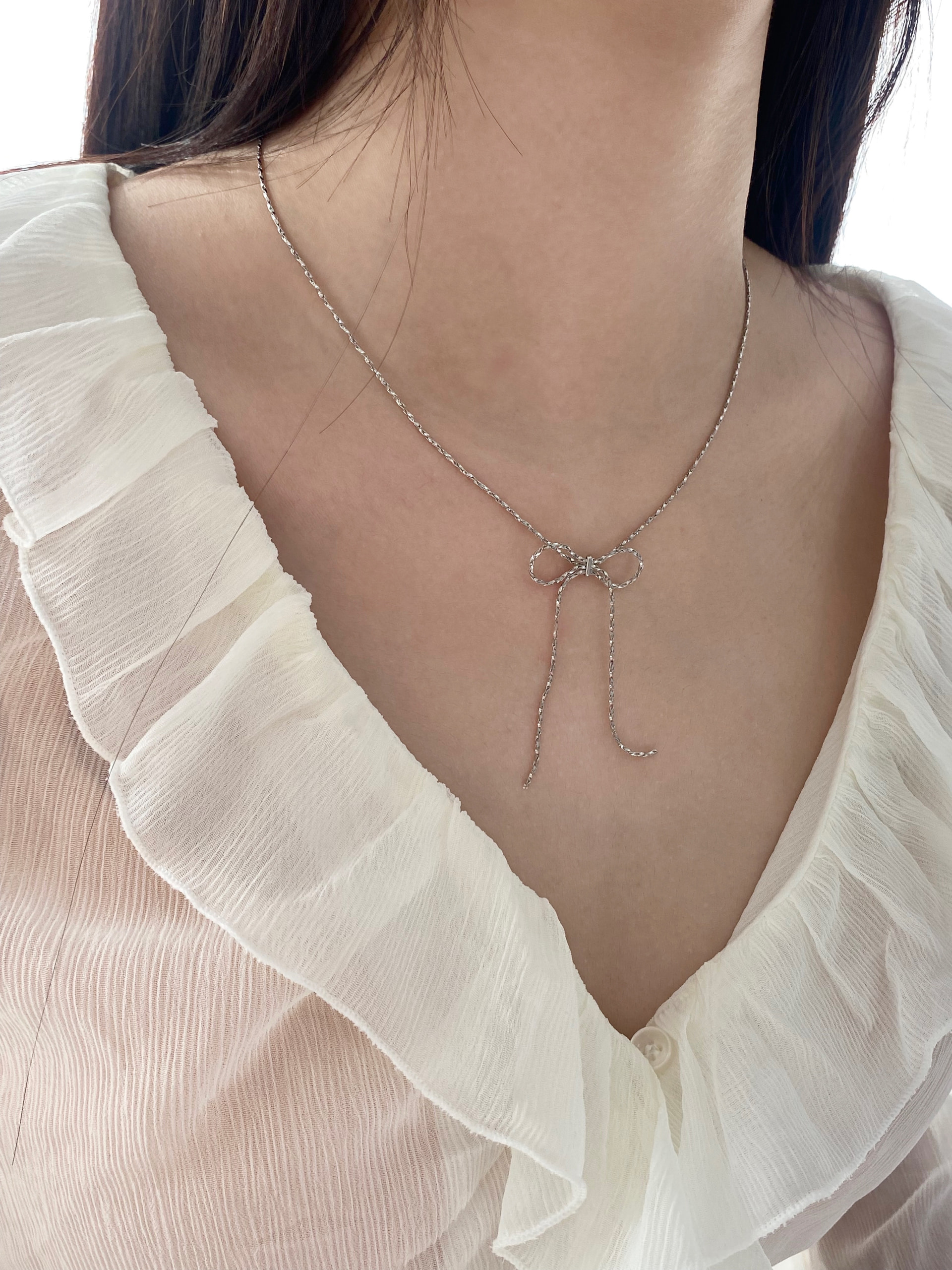Minimalist Ballet-Style Bow Necklace Metal Choker - Versatile Sweet Short Clavicle Chain for Elegant Looks